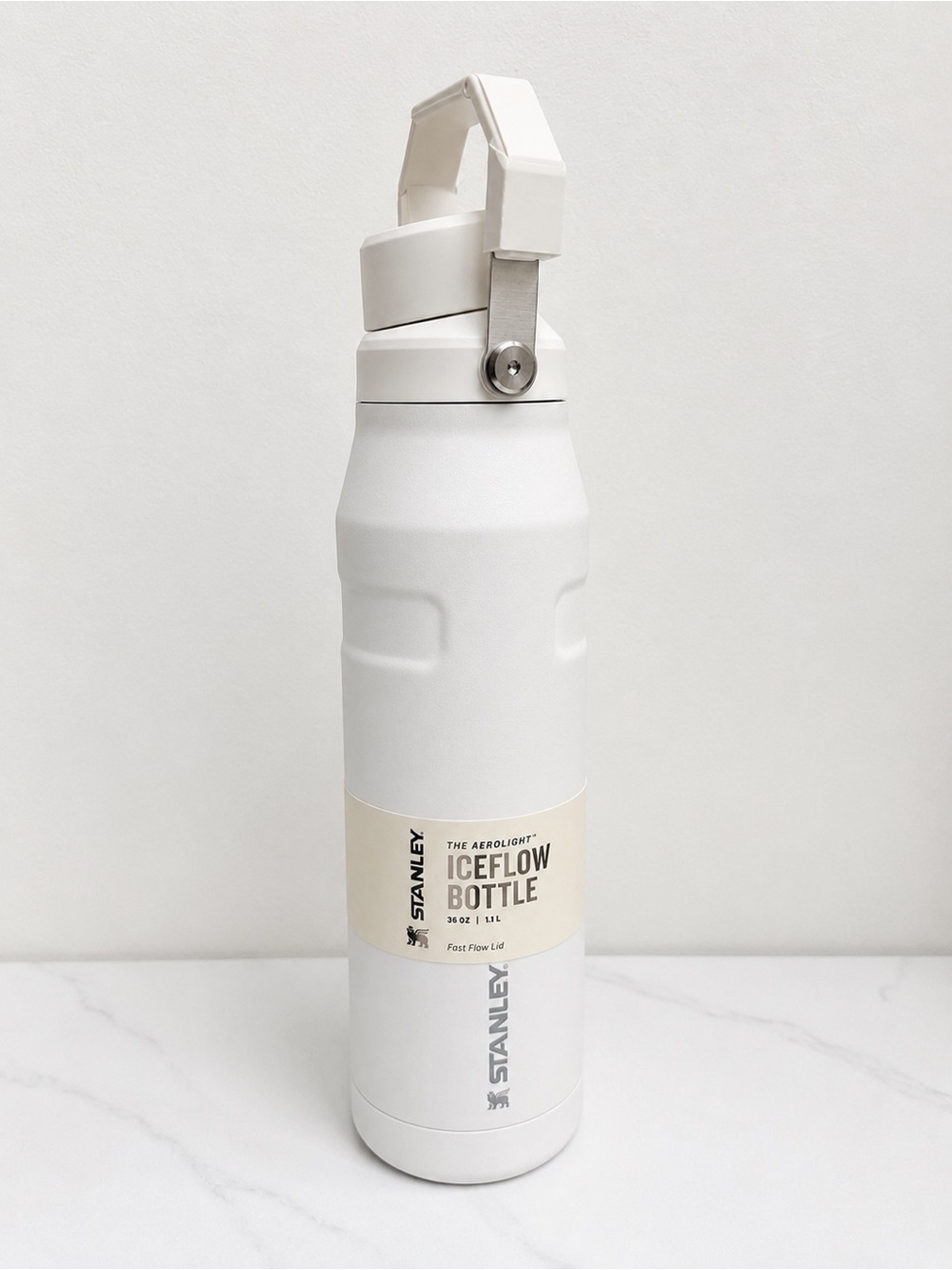 Stanley The AeroLight™ IceFlow Bottle 36 oz / 1.1L White NWT